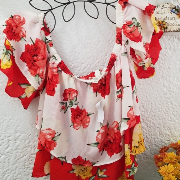 SOLD Beautiful off the Shoulders top - Picture 4 of 4